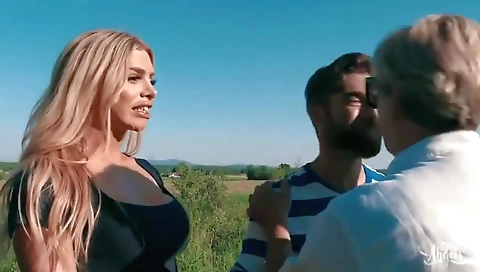 Shakyl embract oceane a anal slut