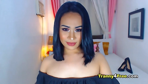 Sexy babe loves her boyfriend's pussy