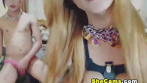 Hotie enjoys playing with cum in her mouth