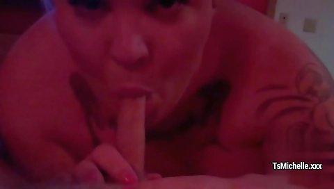 Sexy chick gets fucked in her pussy