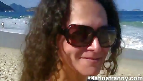 Hotie with huge tits loves to be pussy